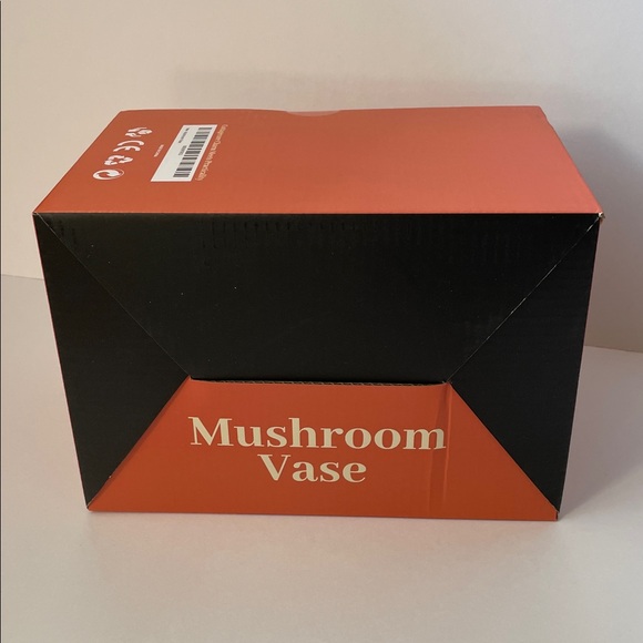 NIB Ceramic Red & White Mushroom Vase - Decorative Home Accent - Picture 5 of 6